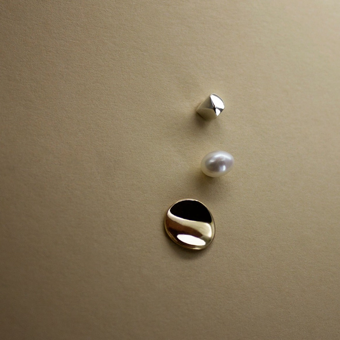 07.117 earrings-IVA STOJKOVIC-meryac