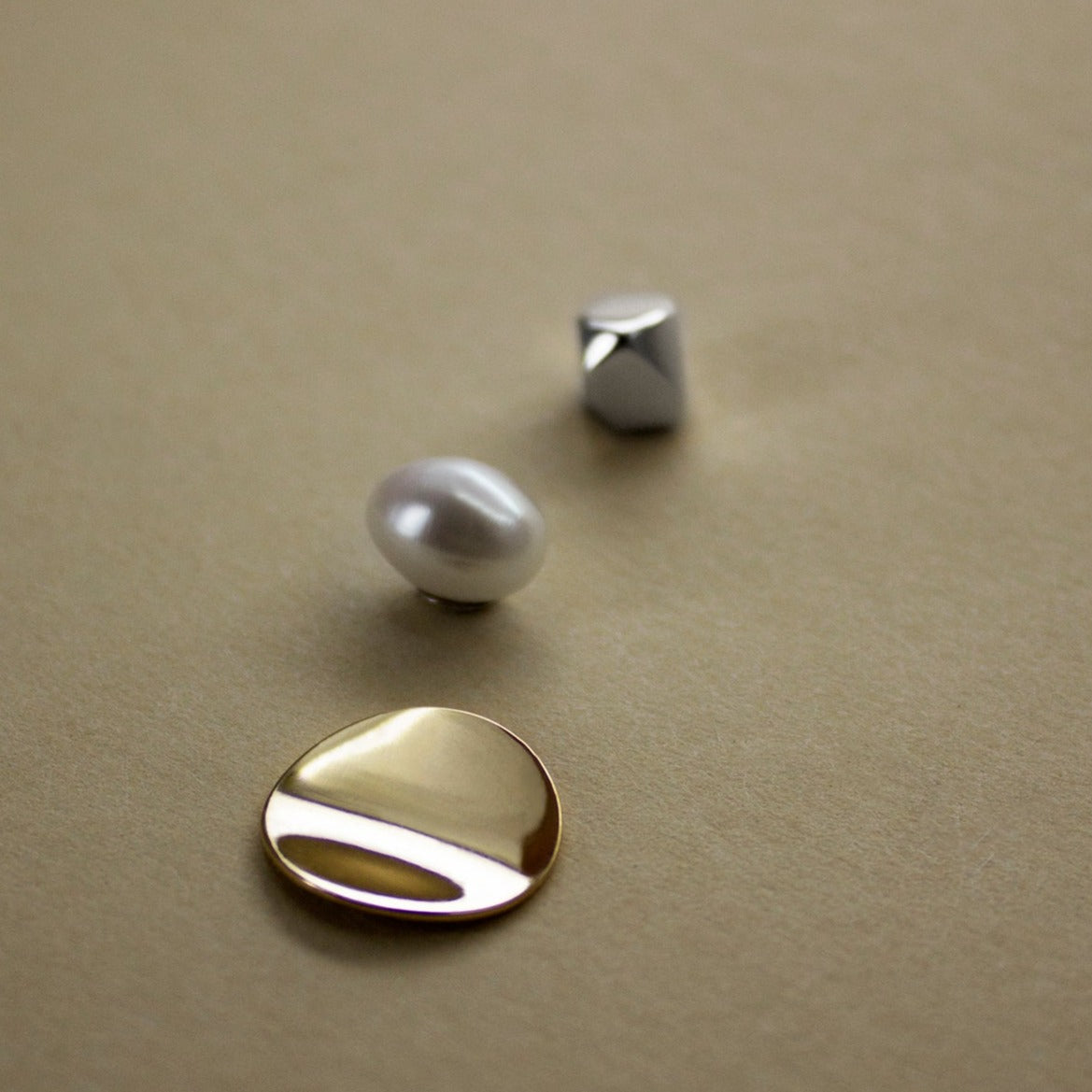 07.117 earrings-IVA STOJKOVIC-meryac