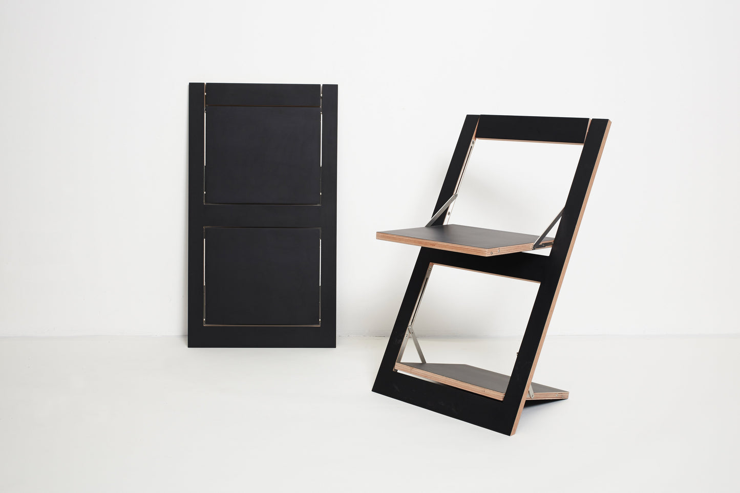 Silla Flapps Madera Plegable Color Negro Ambivalenz en Meryac