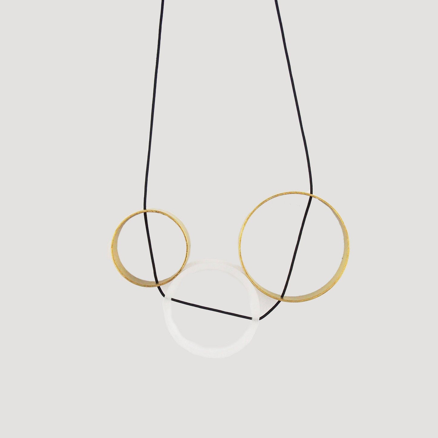 collar satellites de pyla en meryac