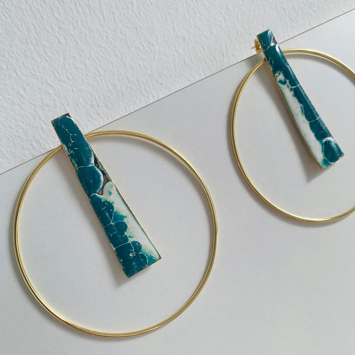 Pendiente Pirámide de Héria Enamel - Meryac Store