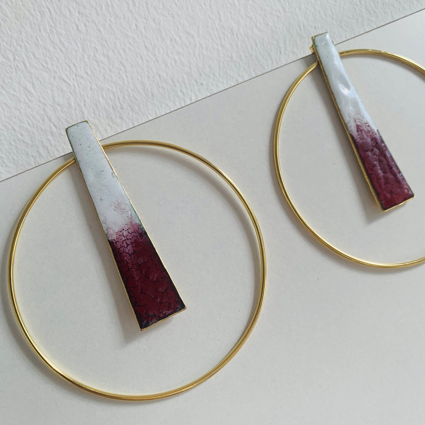 Pendiente Pirámide de Héria Enamel - Meryac Store