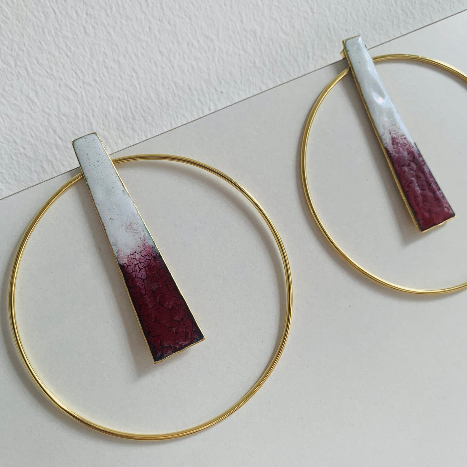 Pendiente Pirámide de Héria Enamel - Meryac Store
