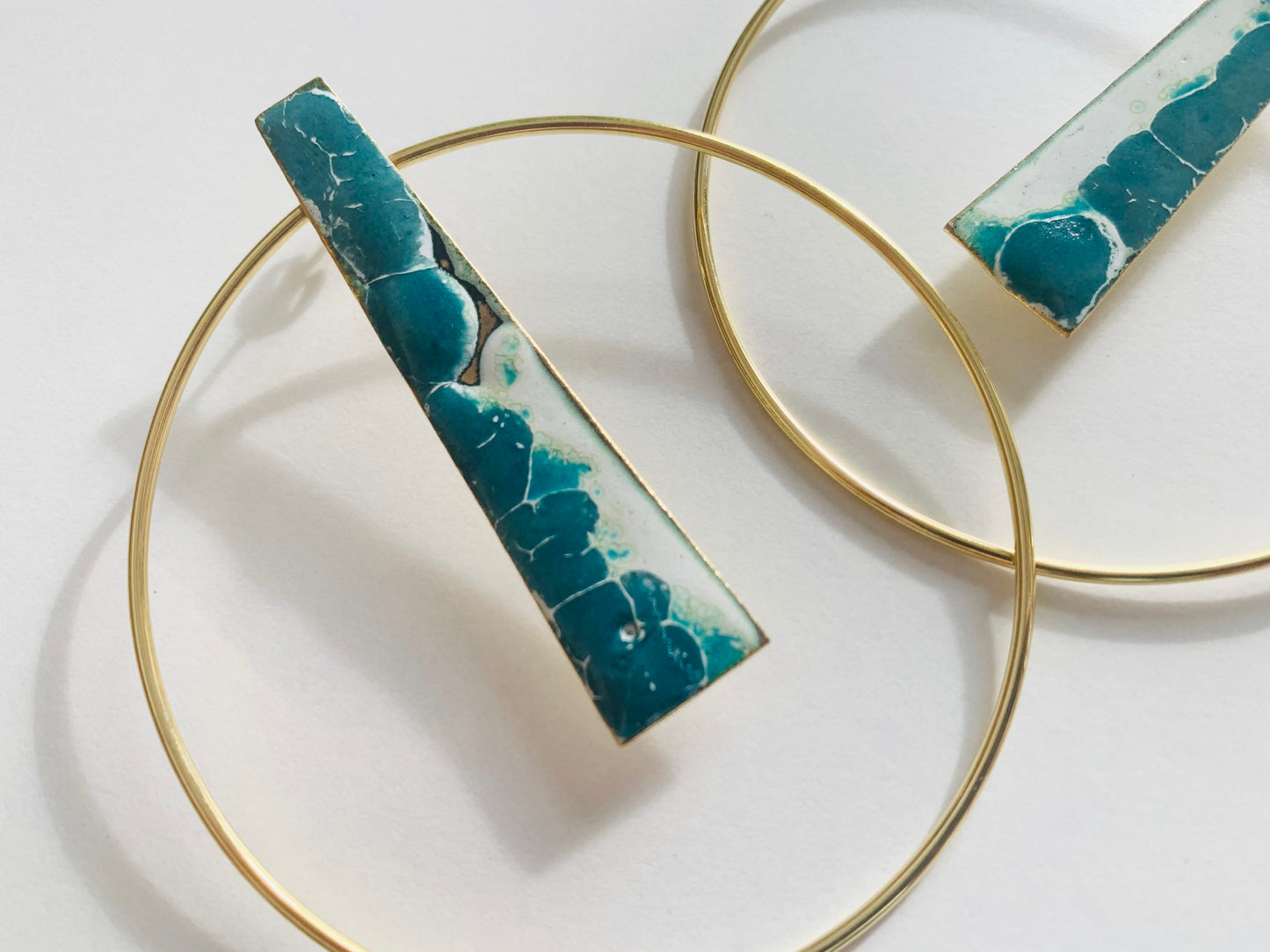 Pendiente Pirámide de Héria Enamel - Meryac Store