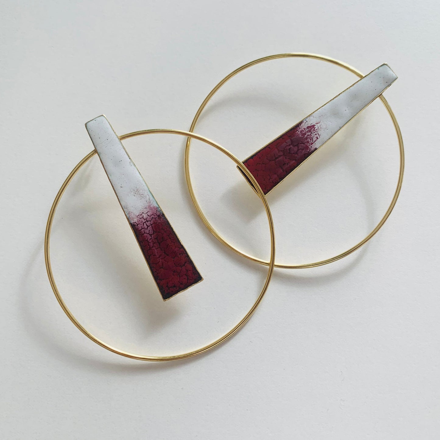 Pendiente Pirámide de Héria Enamel - Meryac Store